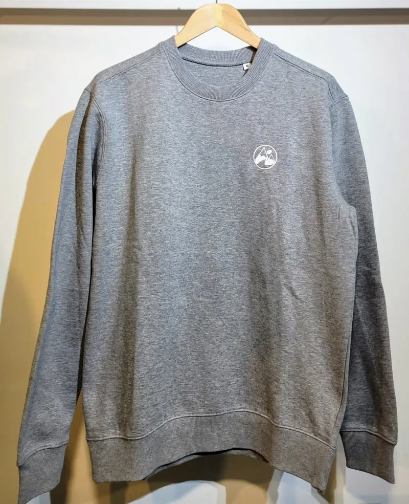 Tonnau Mountain Logo Patch Crew in Grey