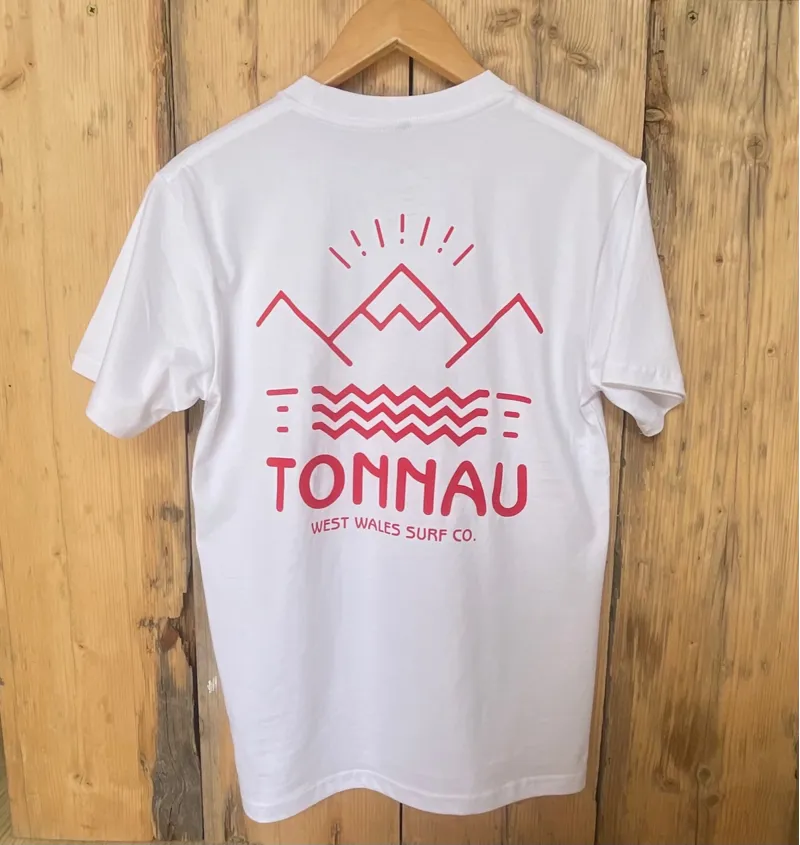 Tonnau Explorer Tee in White/Red