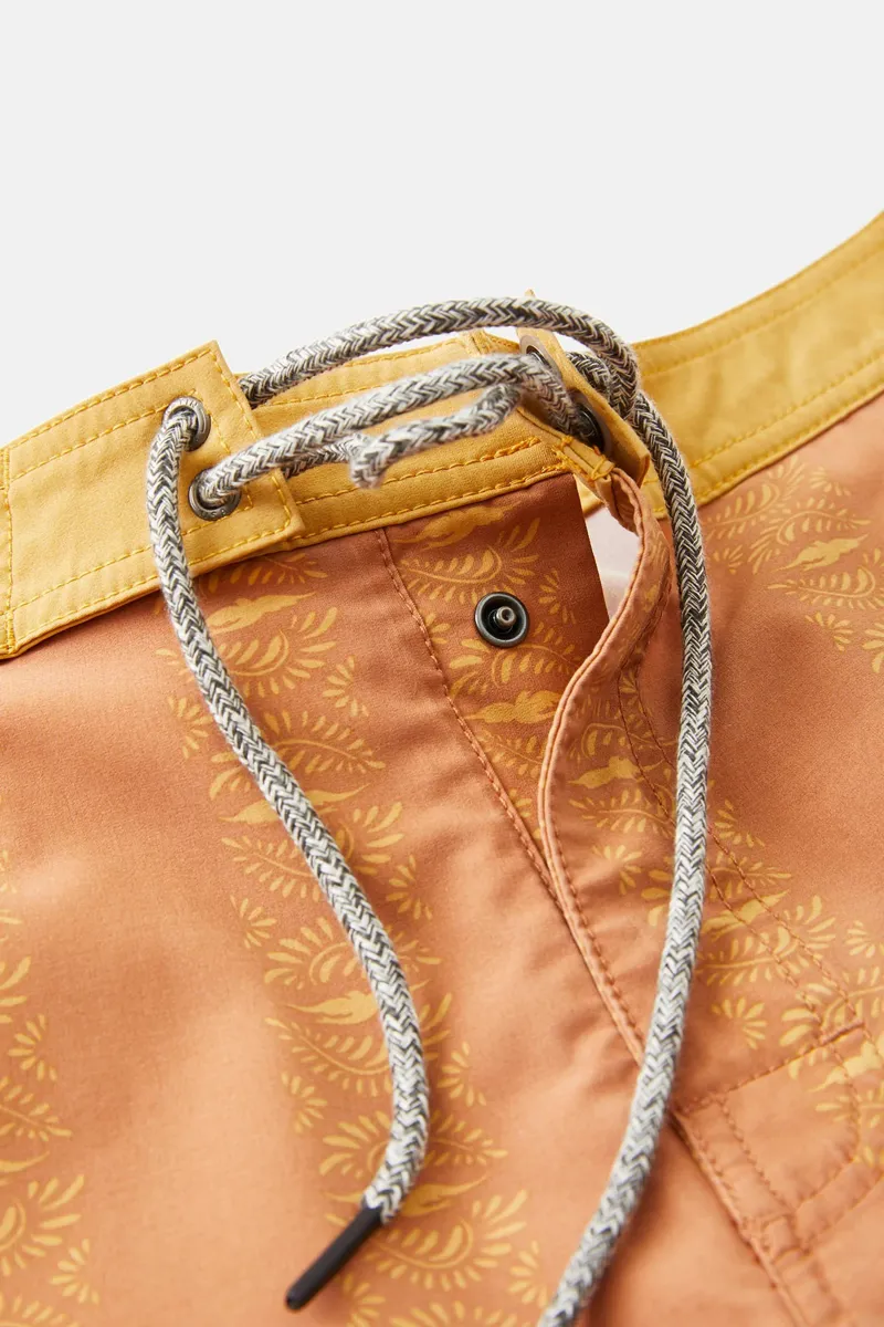 Katin Dove Trunk in Mineral Red-6