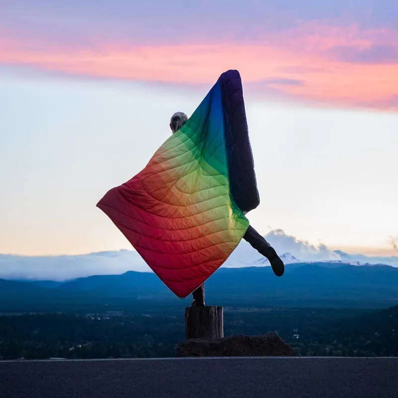 Rumpl printed Puffy Rainbow Fade Blanket-2