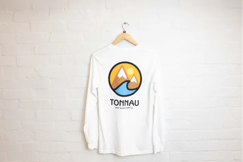 Tonnau Mountain Long Sleeve T-Shirt - White