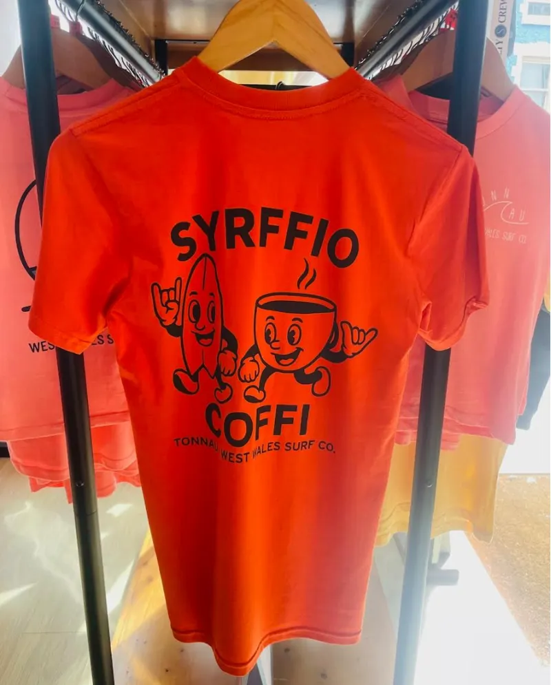Tonnau Coffi t-shirt in Coral red